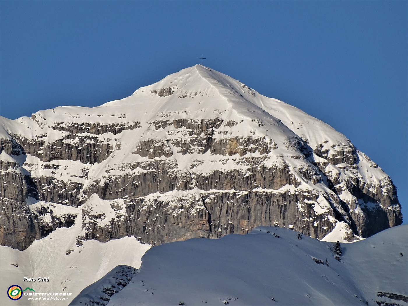 66 Zoom sulla cima piramidale del Pegherolo.JPG